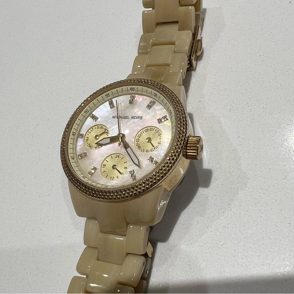 Cream/mother of pearl michael Kors watch - Picture 2 of 3
